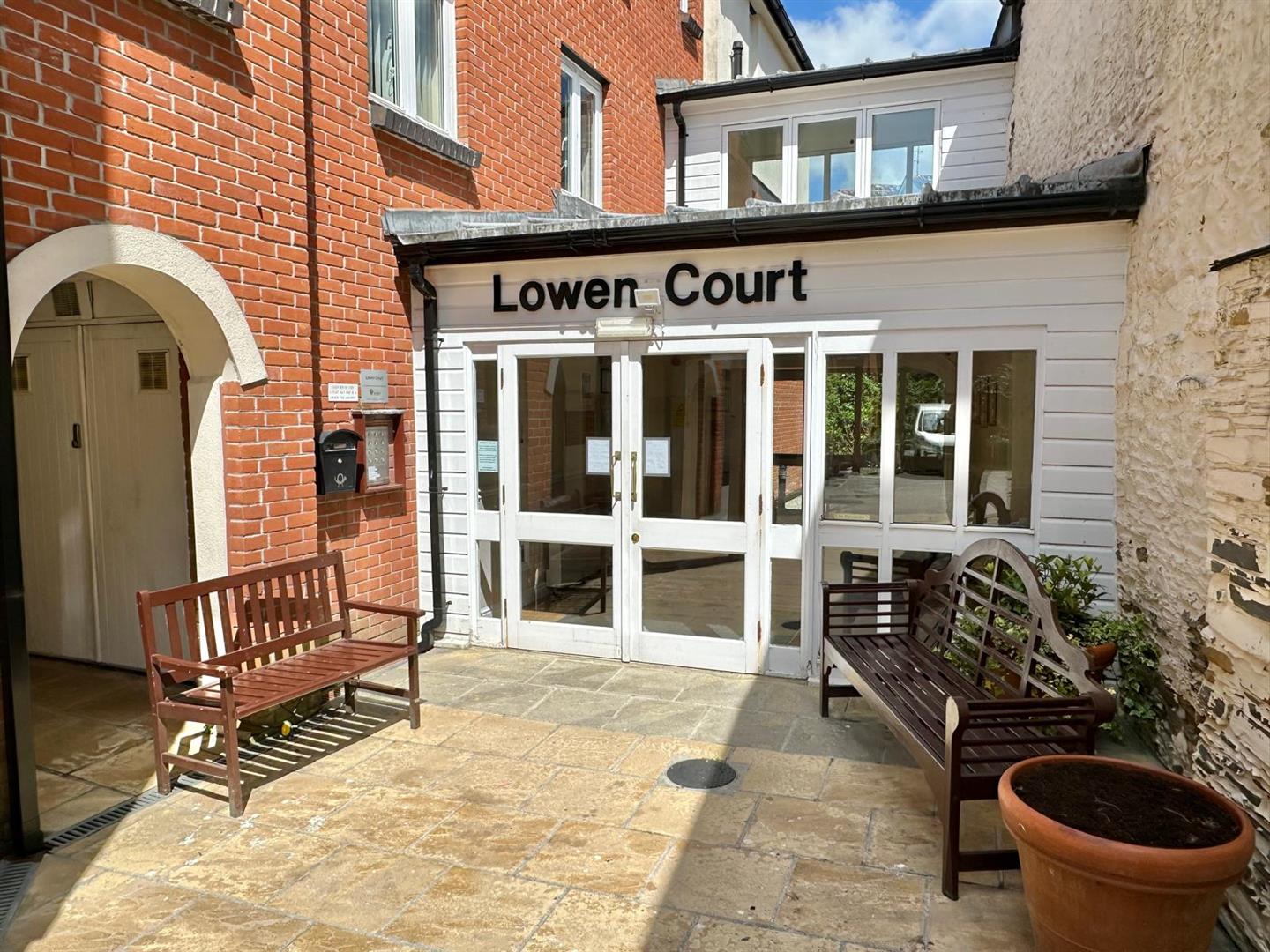 2 bed property in Quay Street, Truro